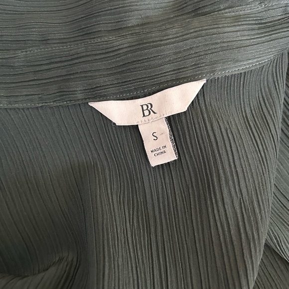 Banana Republic | crinkle asymmetrical shirt in dark juniper green - Picture 10 of 13